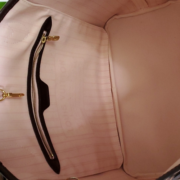 ๐ SOLD ๐ Louis Vuitton Neverfull MM in Damier Ebene - Picture 10 of 17